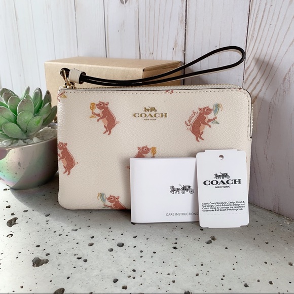 NWT COACH CORNER ZIP WRISTLET WITH PIGGY PRINT - Picture 5 of 5